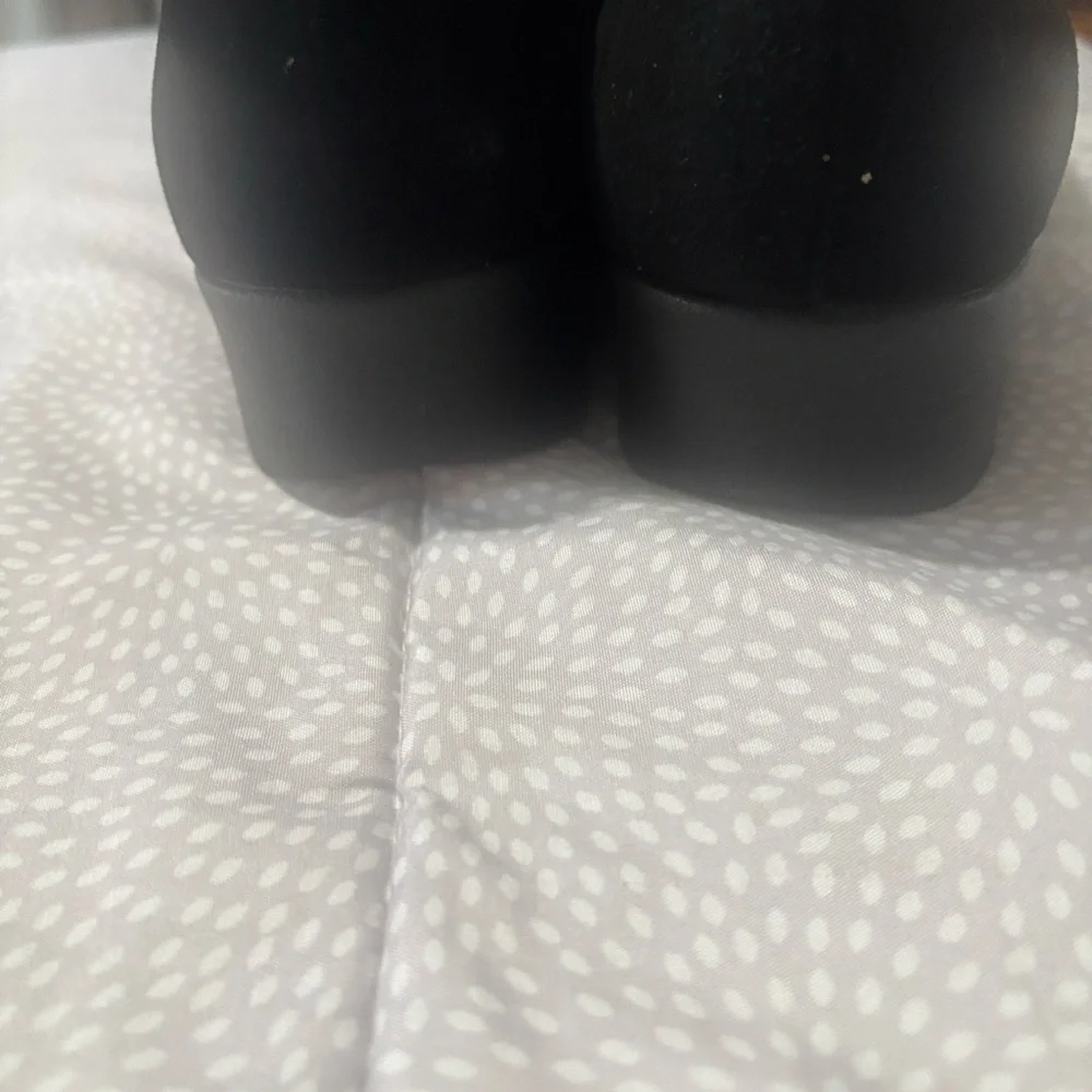 Women Black Slip-On Dress Loafers